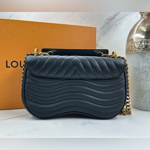 🔥RARE! Louis Vuitton•New Wave Love Lock Bag - Picture 3 of 12